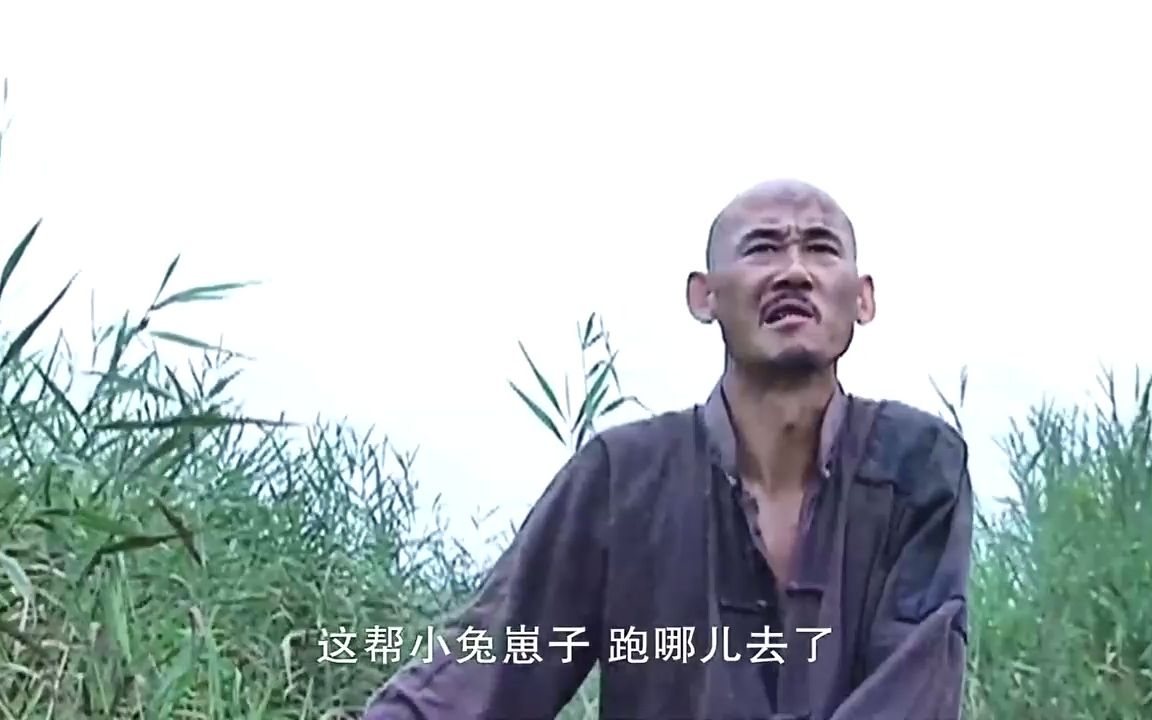 影视-小兵张嘎:嘎子戏耍歪嘴,歪嘴防不胜防,直接中招掉陷阱里