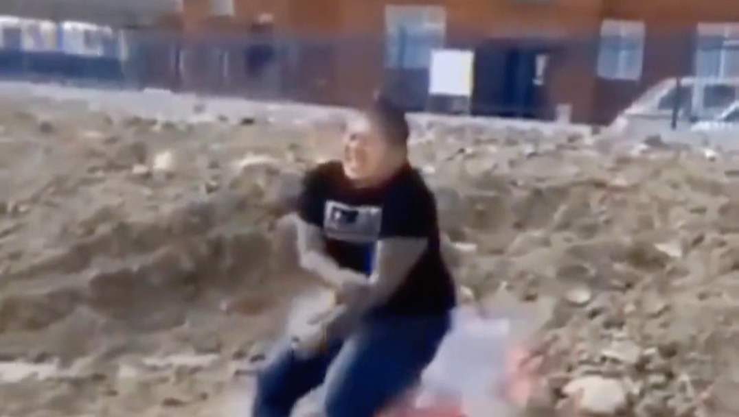 虎哥整活对比现在的人整活你认为哪个更好呢感谢哔哩哔哩给予流量扶持我是虎哥已更新请勿模仿危险动作
