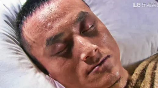 667超帅赤裸肌肉男被五花大绑在床上饱受折磨