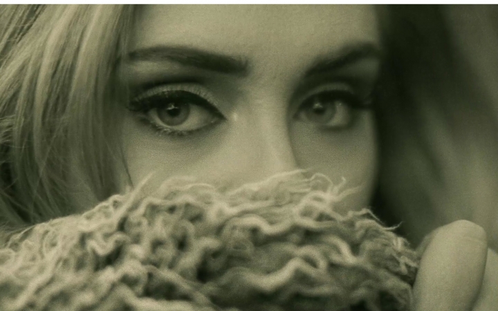 【预告片字幕组】adele -《hello》mv 英文字幕版