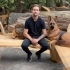 艺术家Michael Jones用木雕的方式，帮人复刻出离世宠物的模样