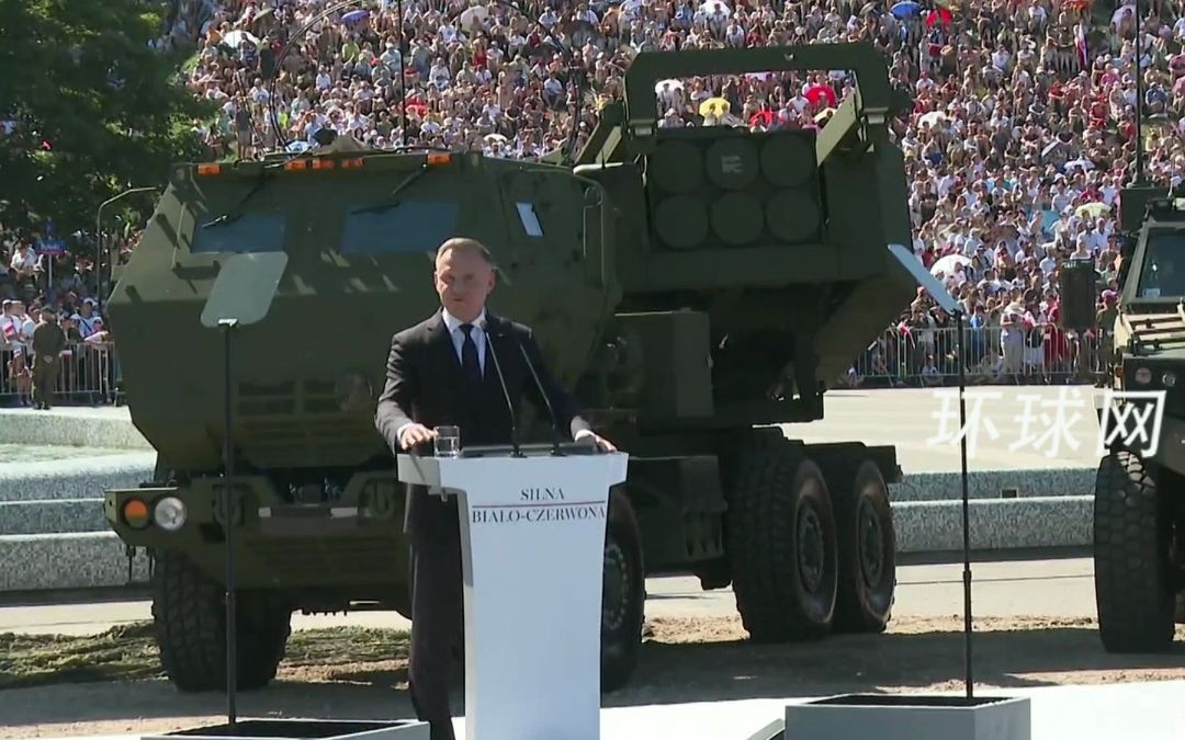 波兰举行冷战后最大规模阅兵，波兰总统：没人敢打我们