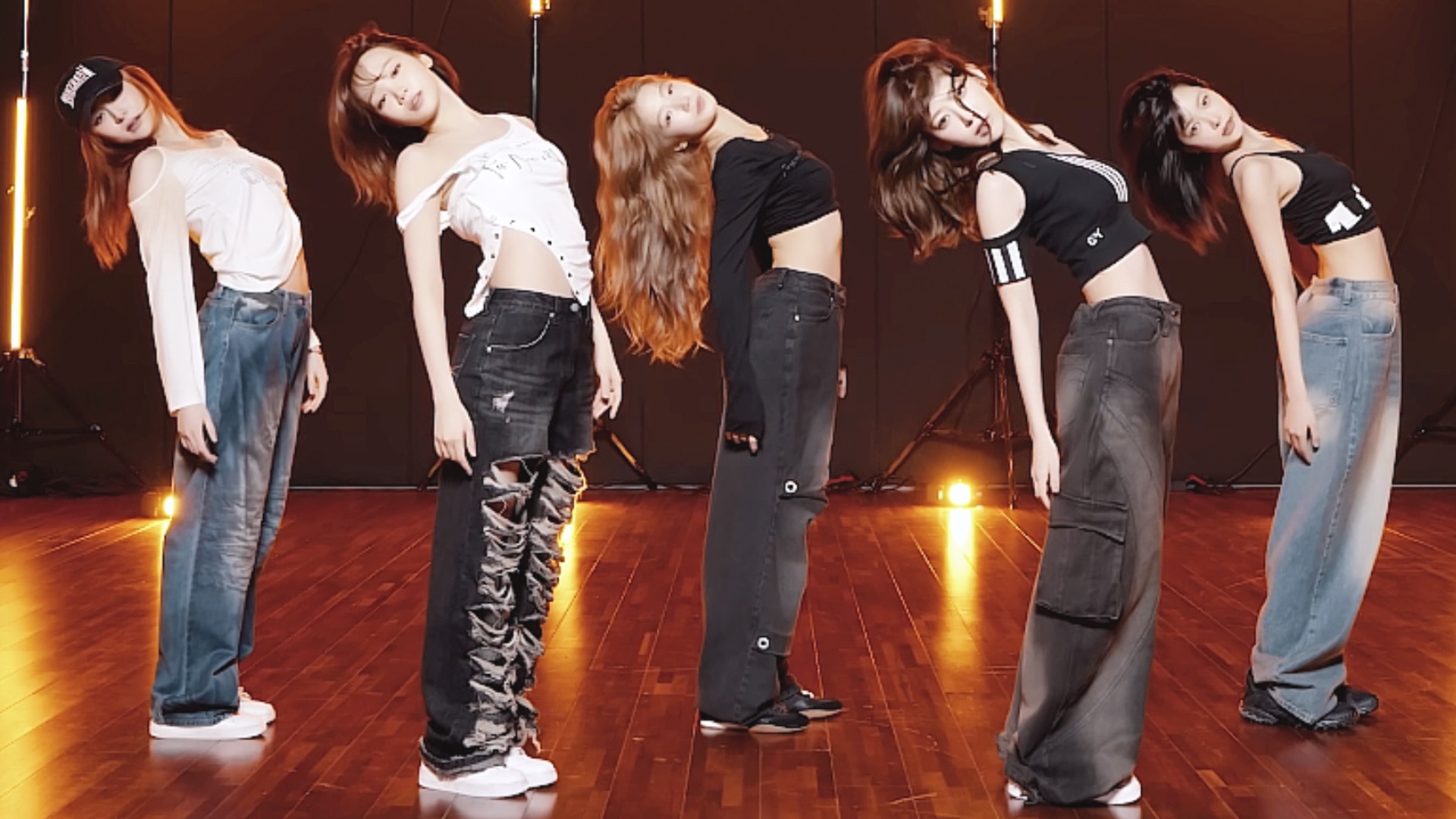 【4K镜面】LE SSERAFIM - HOT 练习室 直拍 分段循环 画放大 替音轨 调色♡扒舞专用