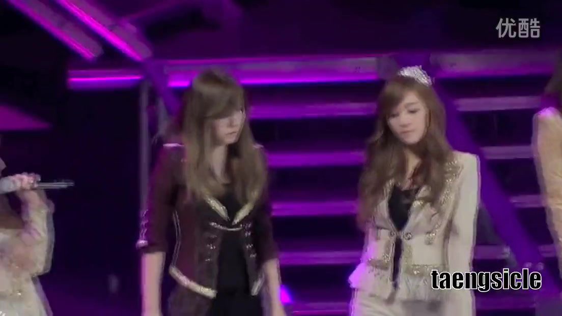 121110 SNSD  Genie (taengsic) in Irvine哔哩哔哩 (゜゜)つロ 干杯~bilibili