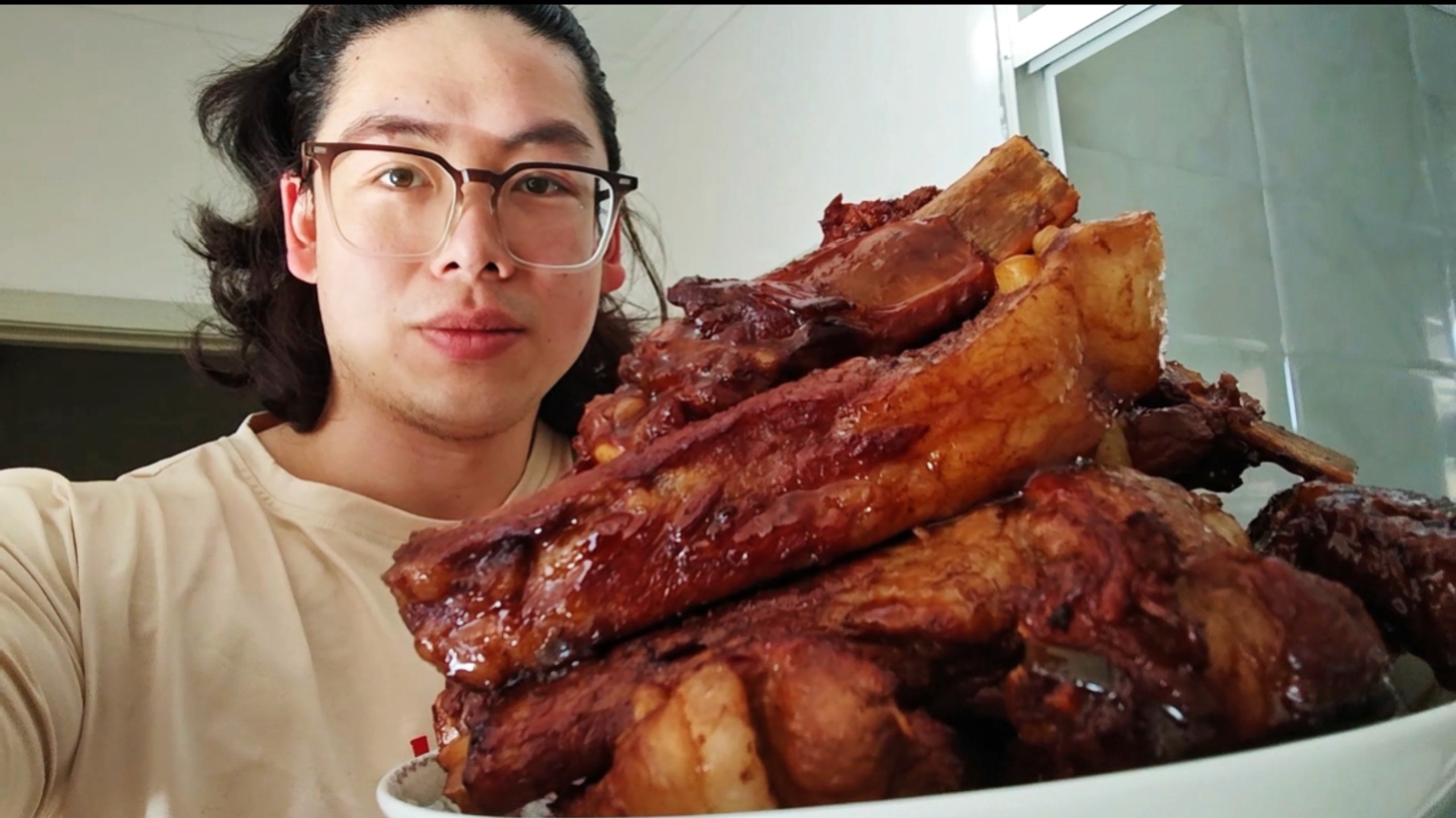 200斤妈宝男最爱的一道菜，极致的肉香，超大块红烧排骨，老妈几十年厨艺的结晶!
