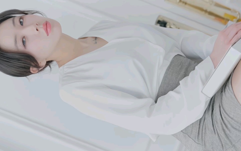 4K HD Vertical Screen】Choi apple temperament high-grade gray underwear set & OL blouse wrap skirt stockings wearing