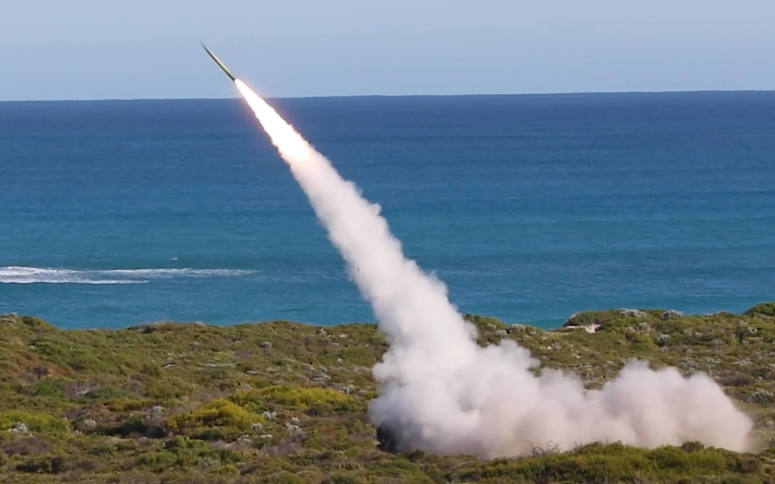 海马斯发射陆海火箭摧毁80公里外目标！ ！ ！