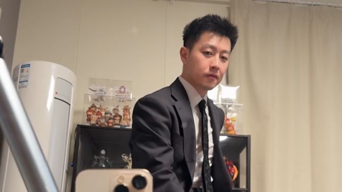 正装黑袜皮鞋型男非常有气场，严厉又带感穆段夕