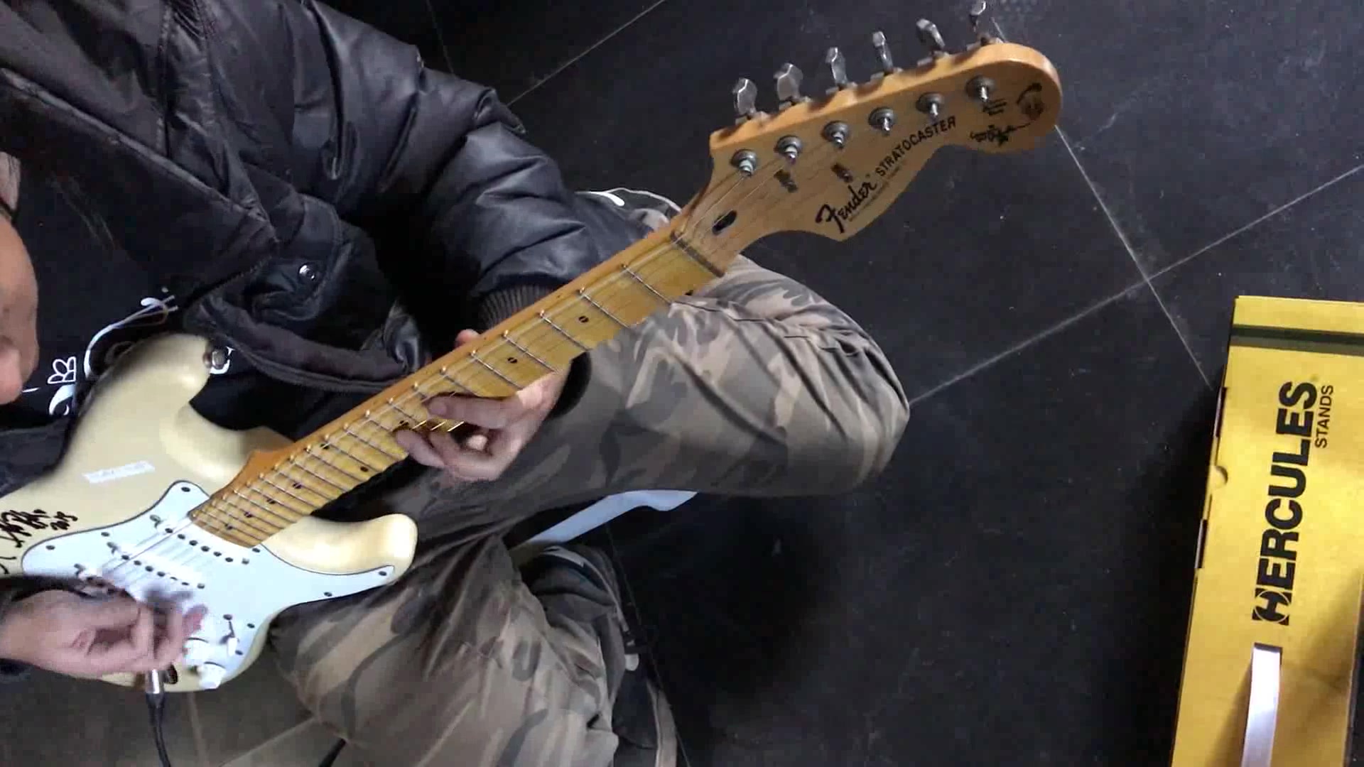 用或其他应用扫描二维码 点赞 fender 010-7102,音色试听 评论官方