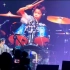陈楚生和儿子同台表演，感觉陈楚生这首歌有了他儿子架子鼓的加持，一整个带动了全场的气氛