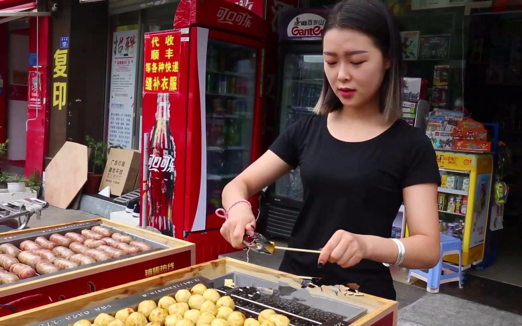 90后美女空姐卖烤肠竟然发大财!郑会法晶瓷多功能烤肠