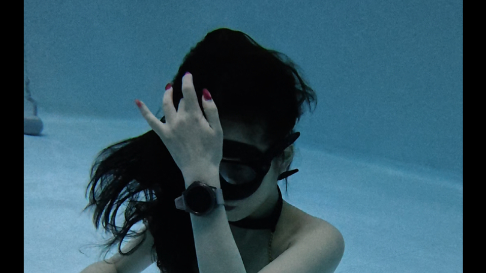 自由潜自拍一镜到底无剪辑原视频