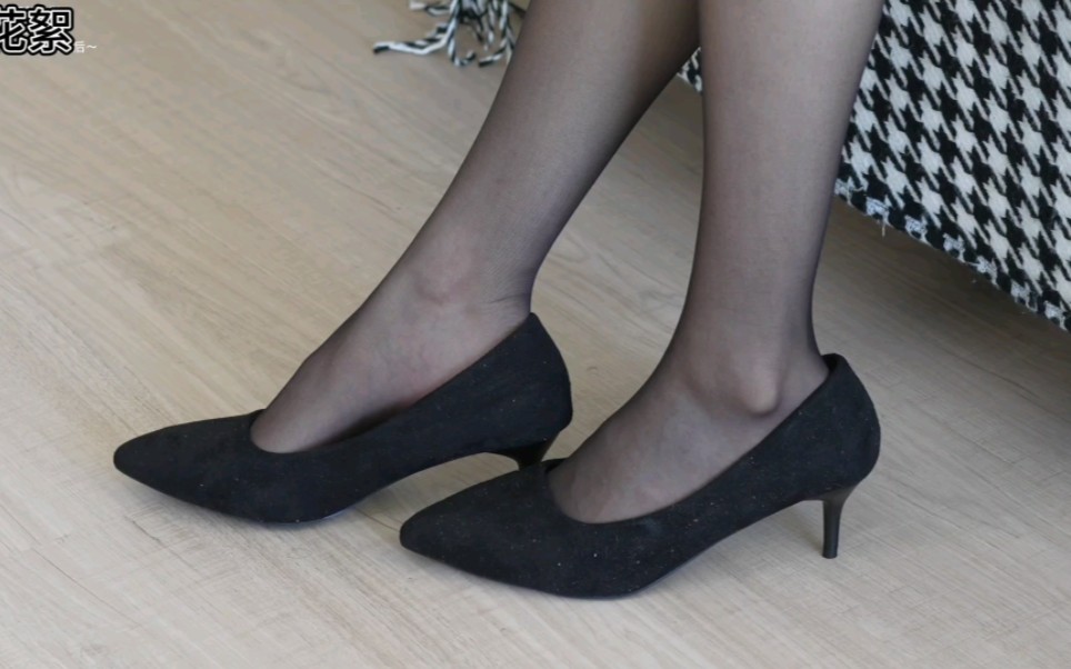 The new girl also loves the simple workplace style