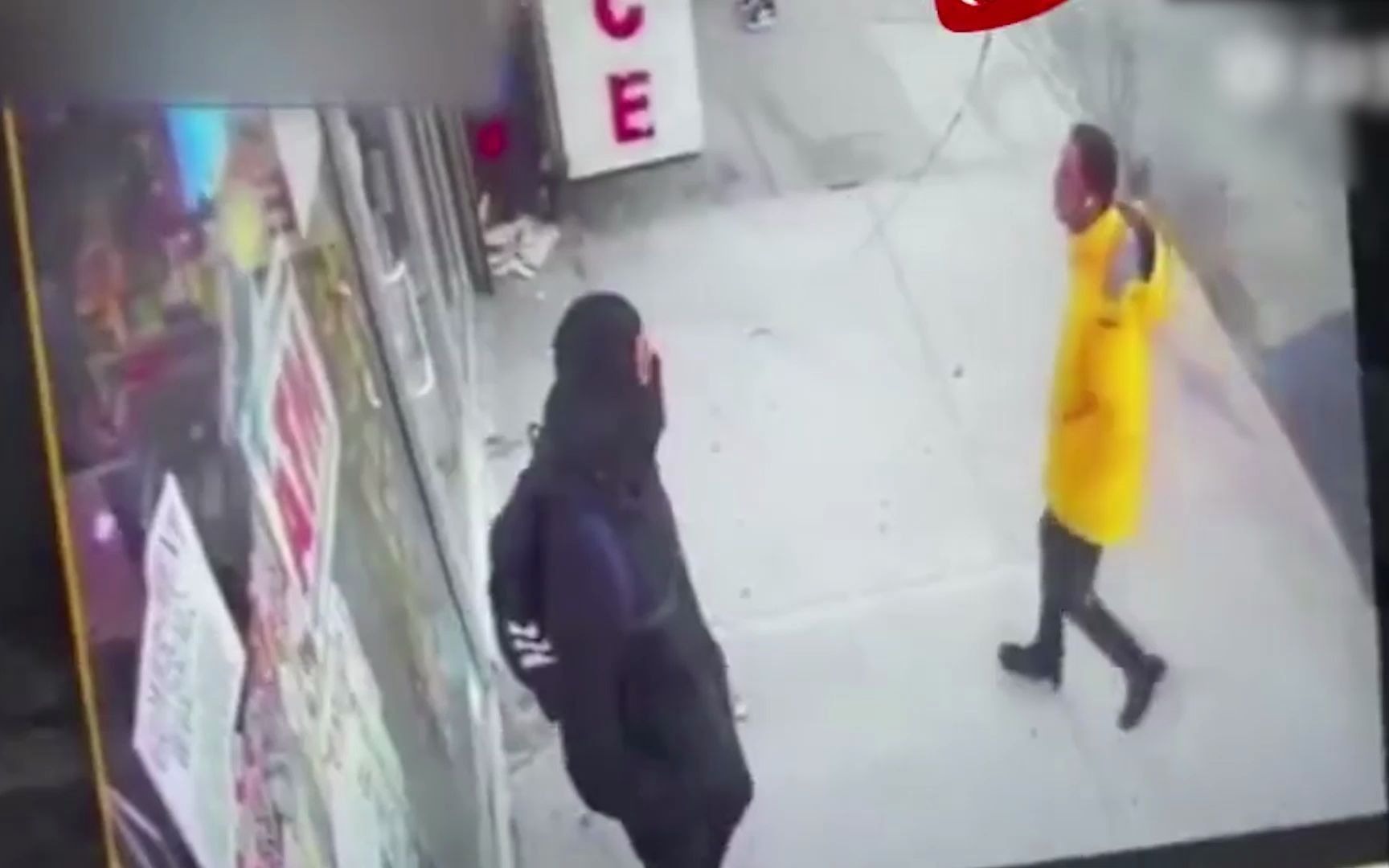 进店前吵了两句 纽约一男子遭人枪杀射中头部 全程不到30秒