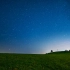 夜晚草原上美丽的星空