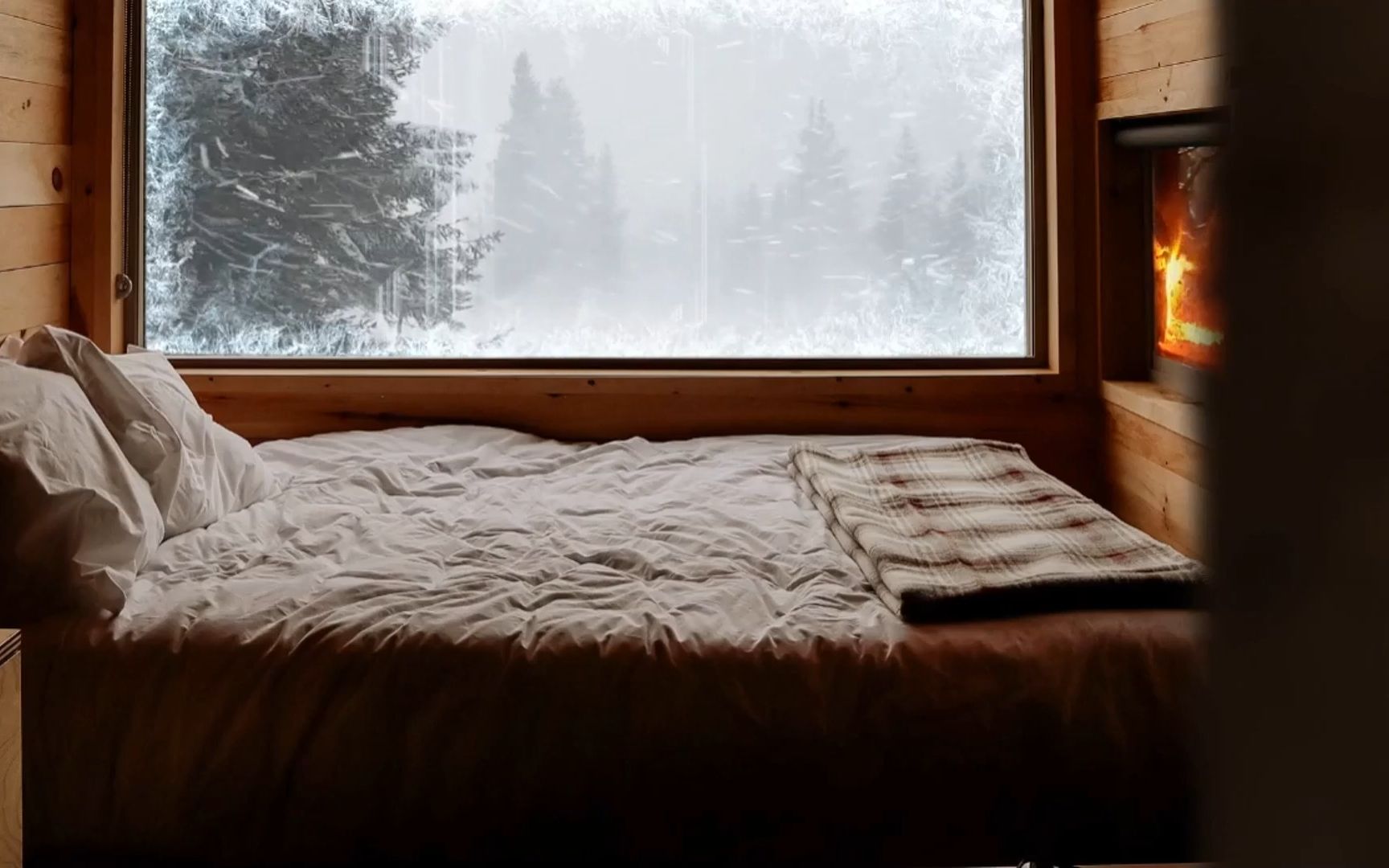 舒适的小床，温暖壁炉，和呼啸而来的暴风雪，温馨的睡眠环境
