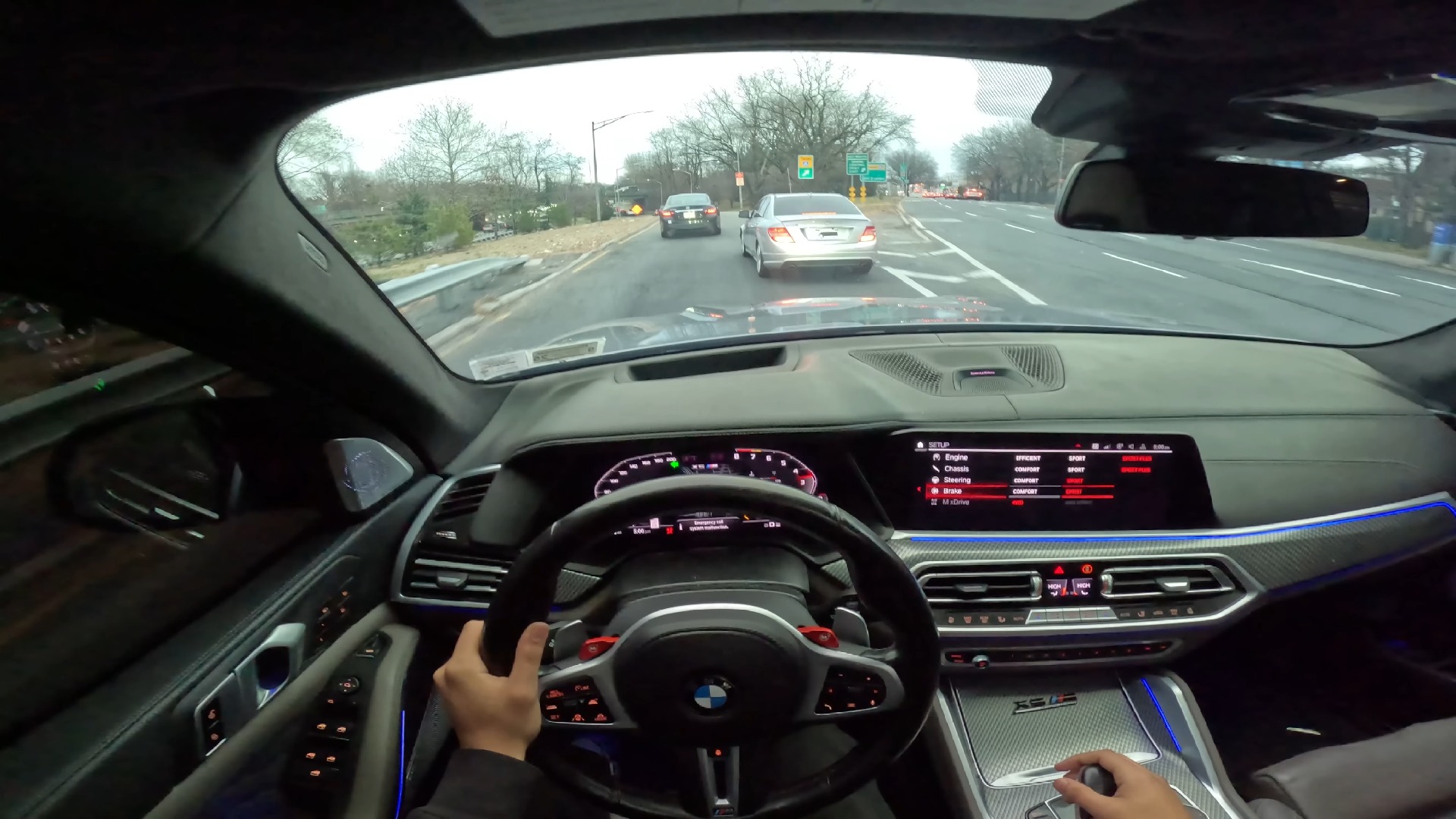 不输SqueezeBenz！License驾驶宝马X5M在纽约快速路高峰期非法飙车