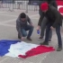 土耳其人怒烧国旗怼荷兰！受伤的又是法国国旗！