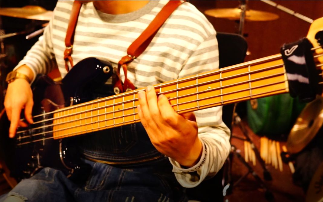 贝斯likeashootingstarnothingscarvedinstonebasscover