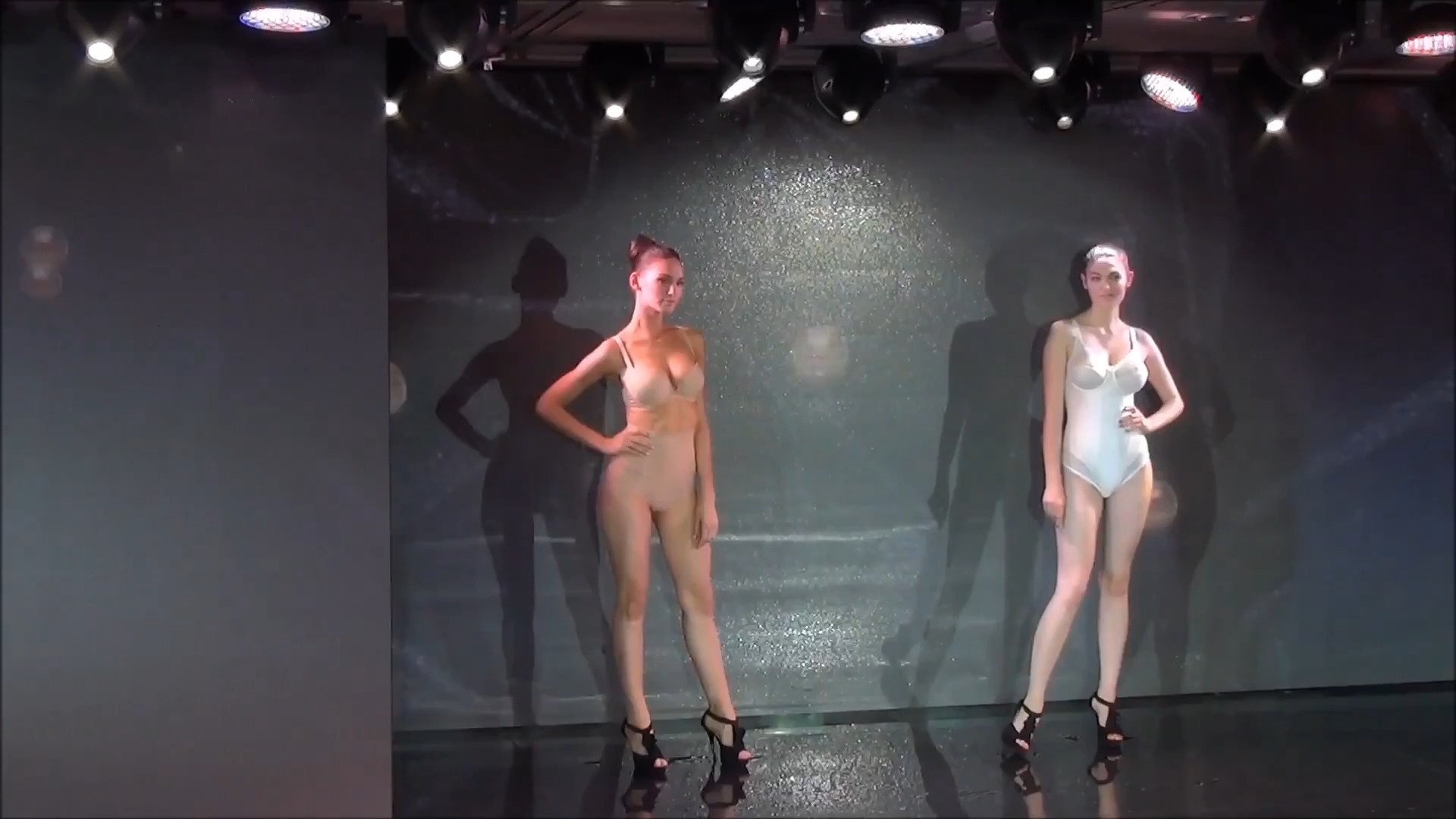 BV1h54y1X7mJ-2020-5-7-俄罗斯FORUM内衣秀 V5