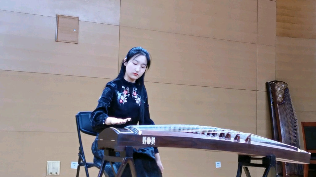 中国音乐学院大二学生吴振英大武