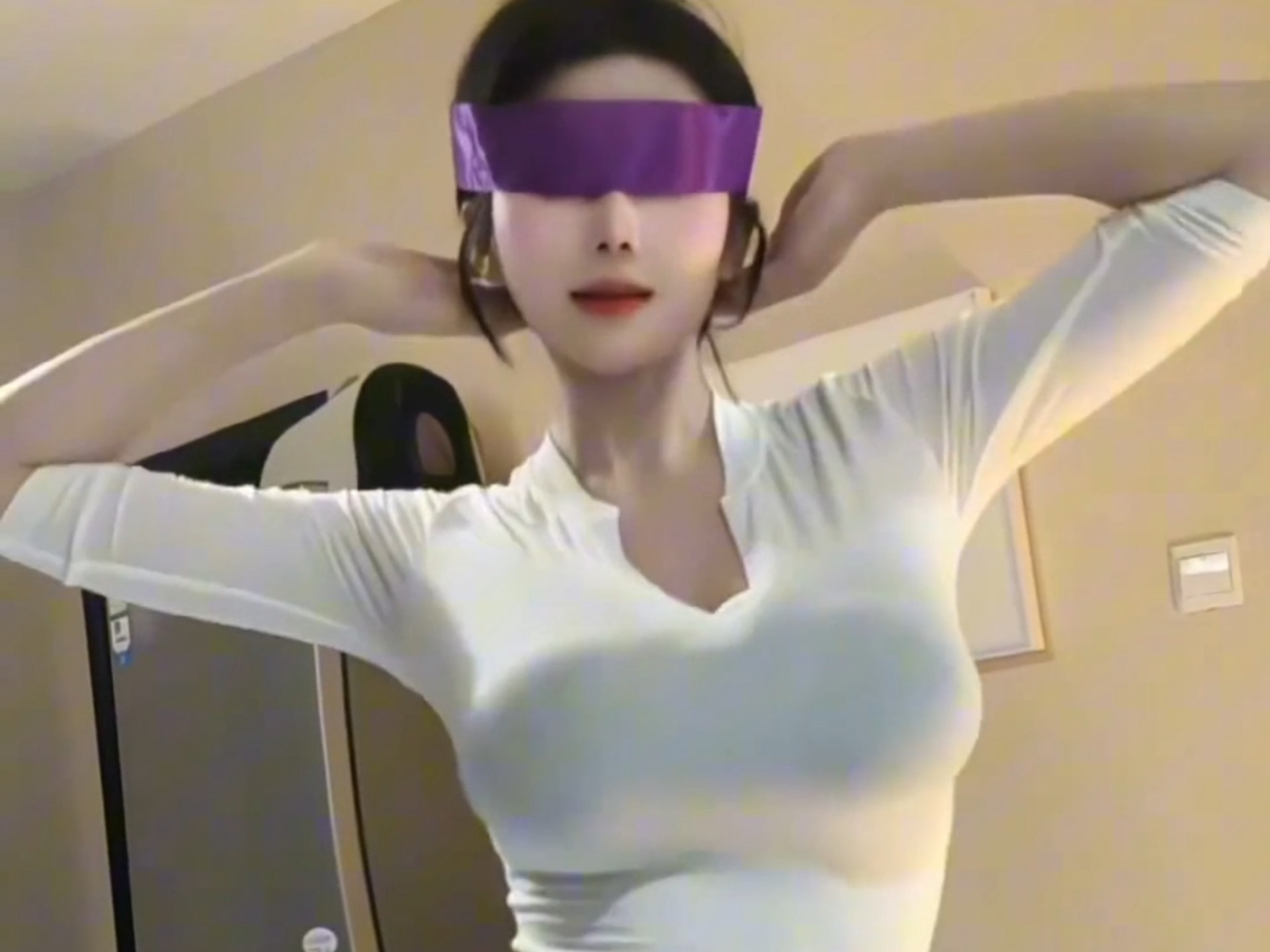 ♪ Childish women fighting wildflowers ♪ Mature women fascinated by the four directions ♪ Rhyming ♪ Flavorful ♪ Sexy, charming sister ♪