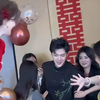 TIKTOK网友外国网友热评“中国帅哥美女的新婚礼仪