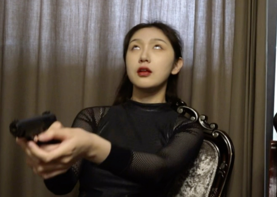 枪战后小姐姐倒头就睡