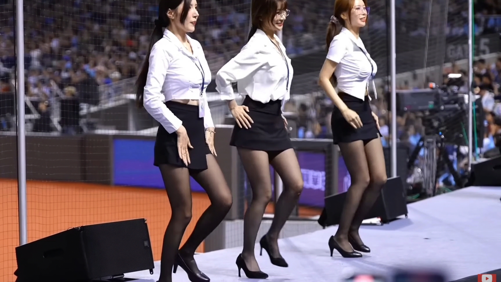 Cheerleading ladies 😍