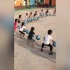 中国幼儿园孩子转圈式拍球无一个掉队 视频在国外爆火