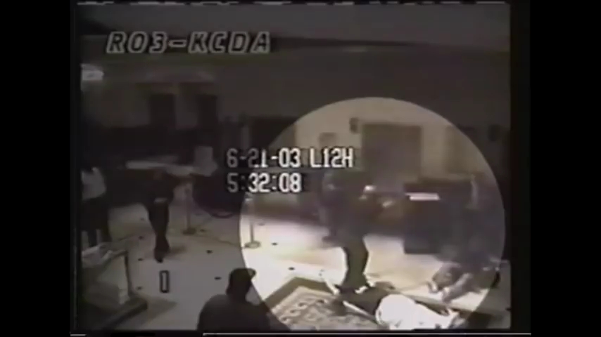 2003年，迈克.泰森在纽约布鲁克林的一家高档酒店里斗殴的稀有录像