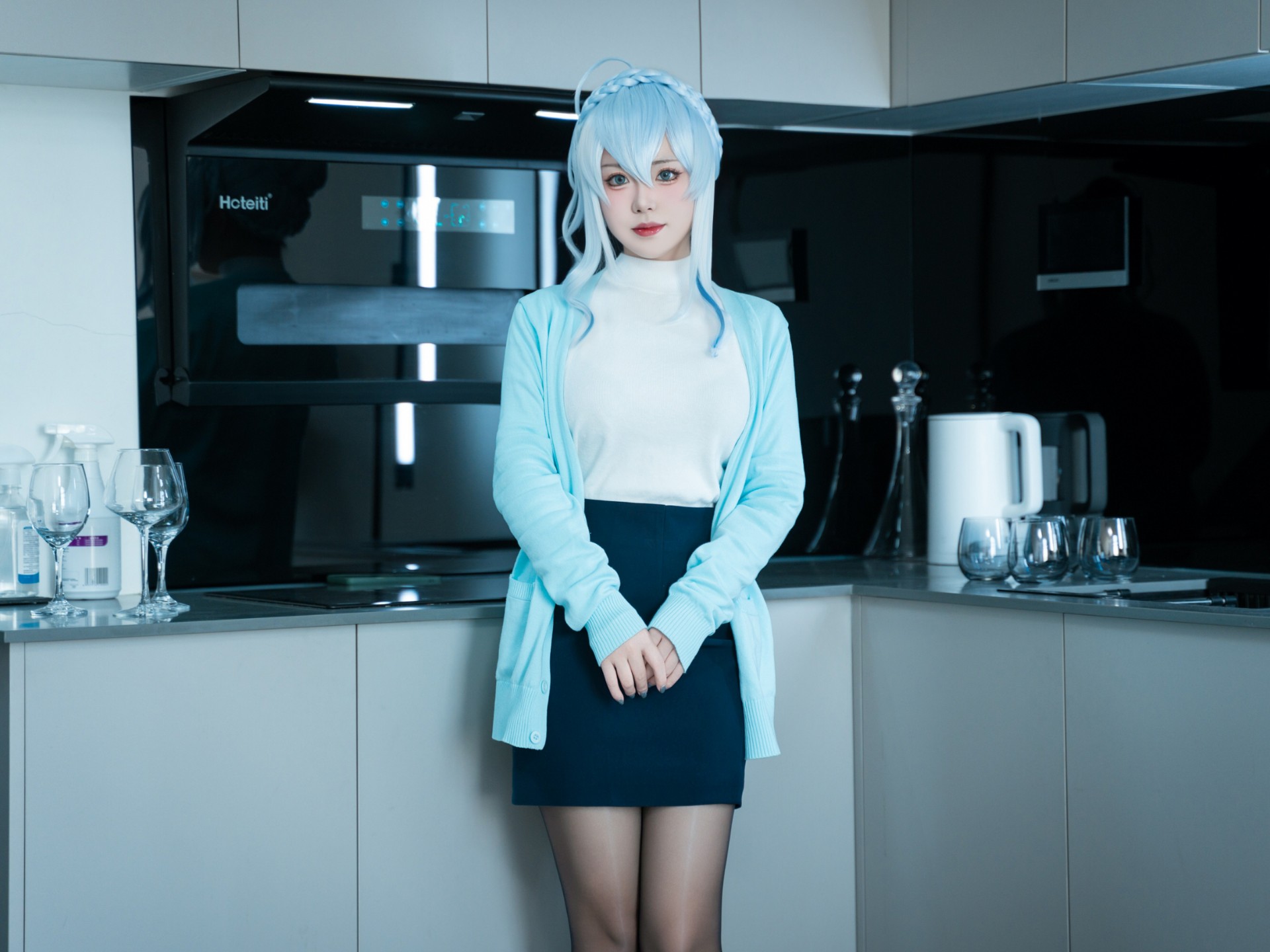 Serine/Yuki-Onna cosplay/Mr. Administrator, care for a drink?