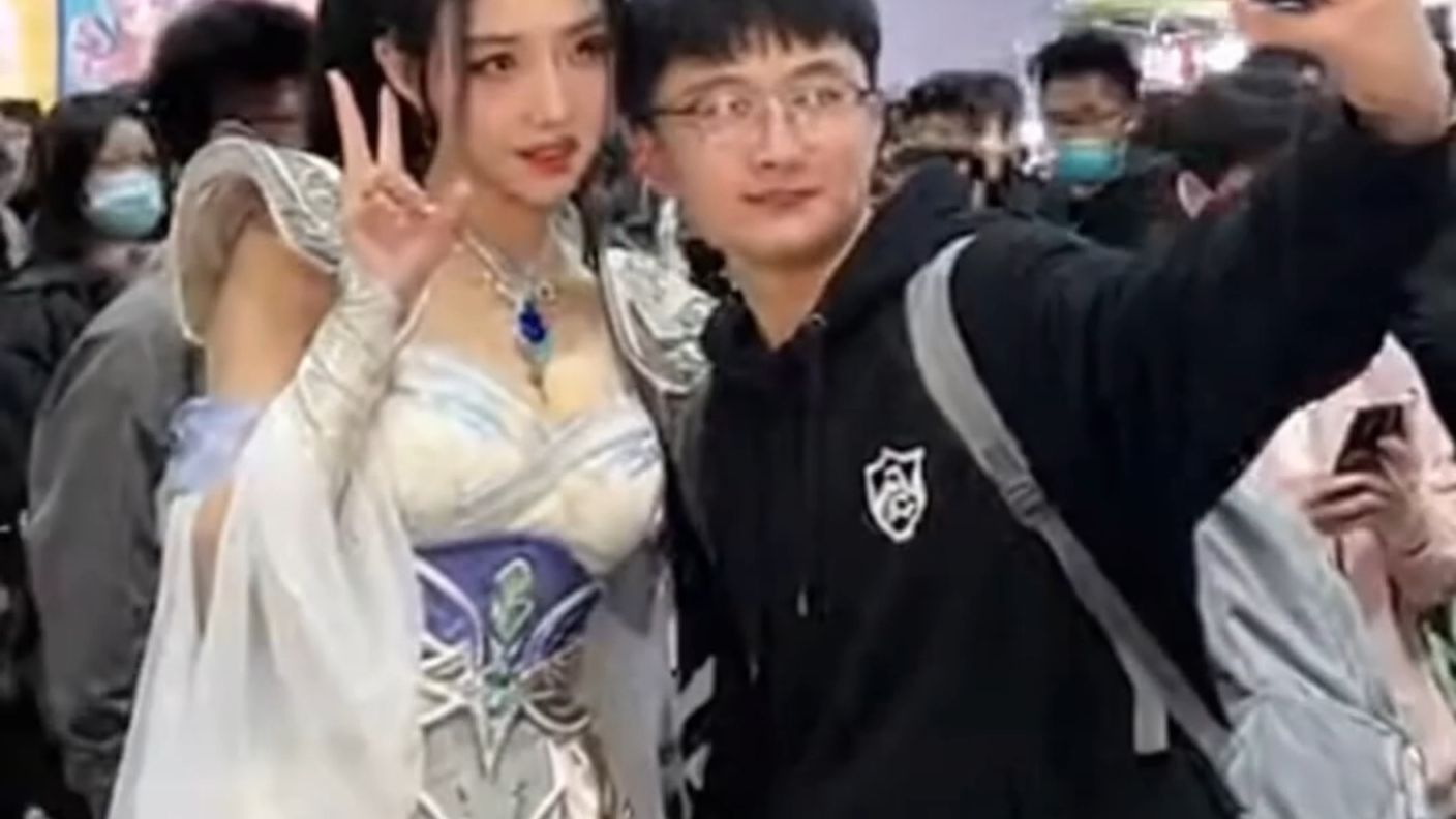 漫展的美女coser被洗脑催眠（第三集）（自制）