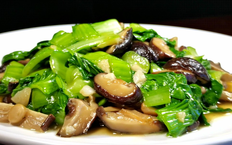 香菇炒青菜怎么做好吃，大厨教你家常做法，清淡营养，好吃又下饭