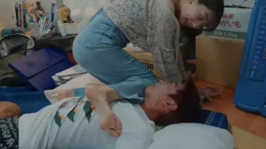 只要你把把老娘的脚趾一个一个的舔干净老娘我就考虑放过你