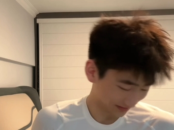 吃饱了嘛 紧身衣小帅哥 5.25