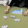 张家口大哥赌博输了50来万，过来戒赌，那就让你看看钱是怎么输的，随便让你倒牌，想赢3家你会怀疑，那就只赢你两家，这叫指哪打嘛，赌博的坑你入不了，劝你远离赌博