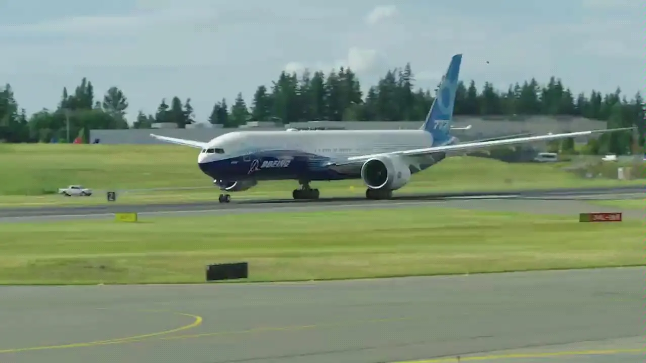 波音777-9首次滑跑测试