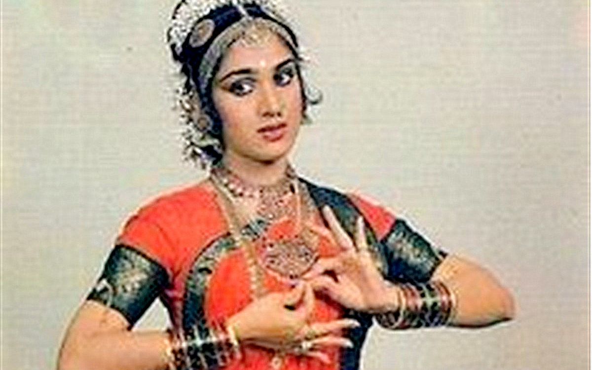 印度宝莱坞舞神Meenakshi Sheshadri表演三种古典舞（婆罗多、库契普迪、奥迪西）