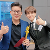 优秀毕业生时隔一年回母校，给大学教授颁奖！｜香港都会大学
