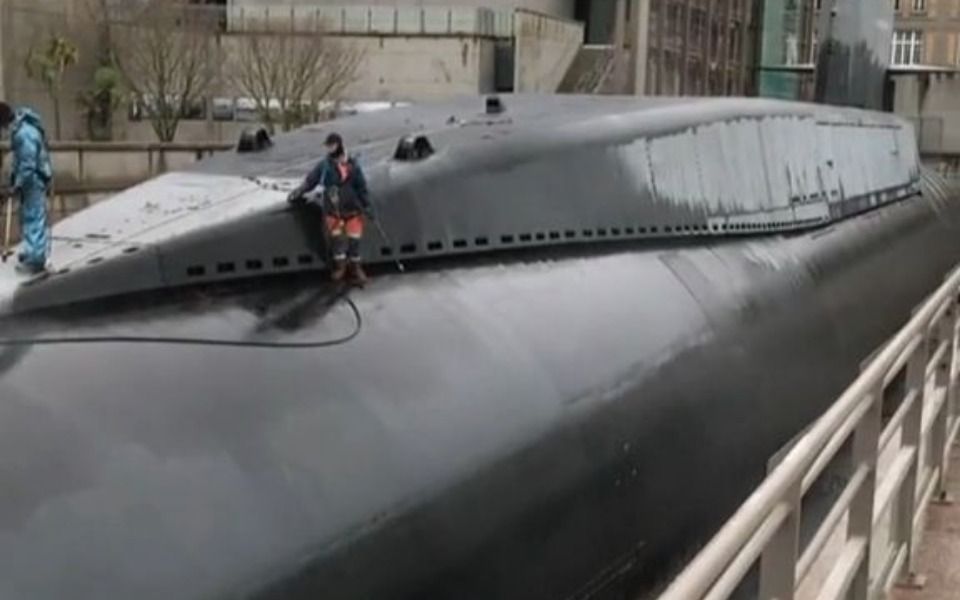 这么大的潜艇第一次见