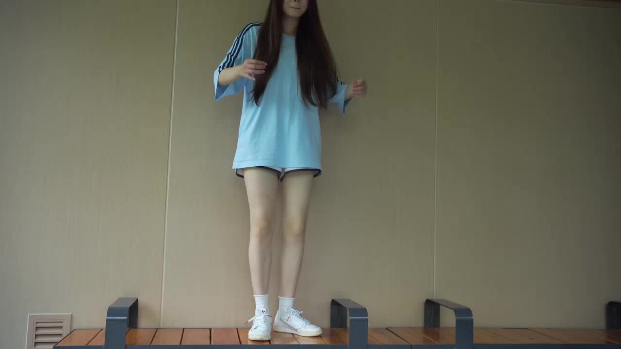 妹妹还是有点羞涩