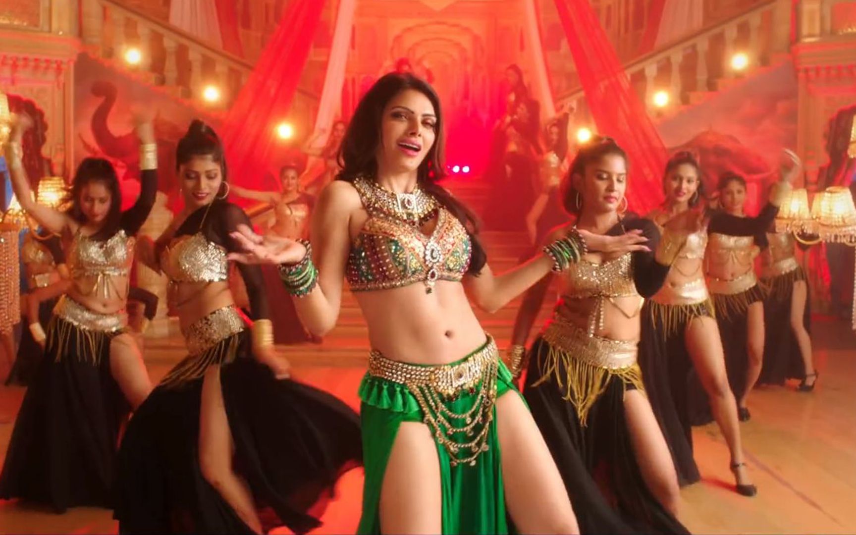 90年代舞池神曲《Macarena》这歌太魔性了，让我忍不住想跳舞