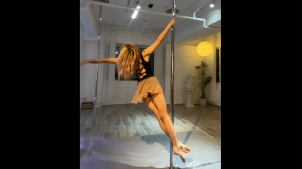 Anyone who comes to dance on a rainy day is true love 🌧️