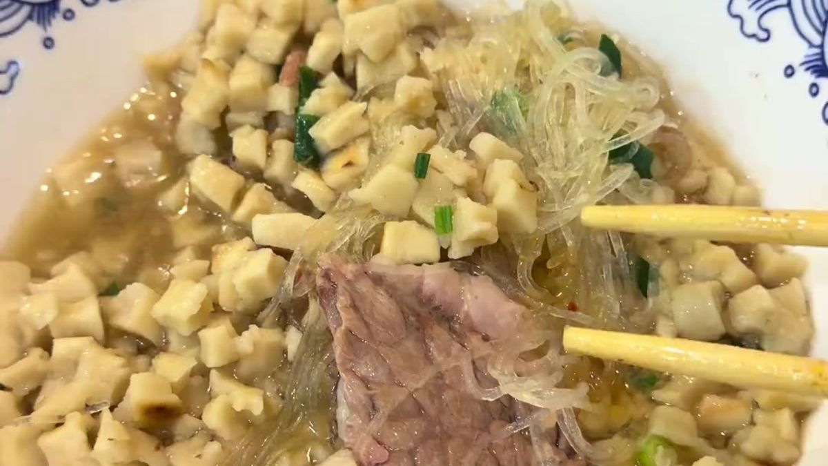 本地人带我来的他觉得不错的泡馍店