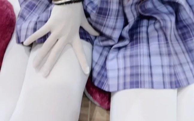 You can always trust white cotton pants.