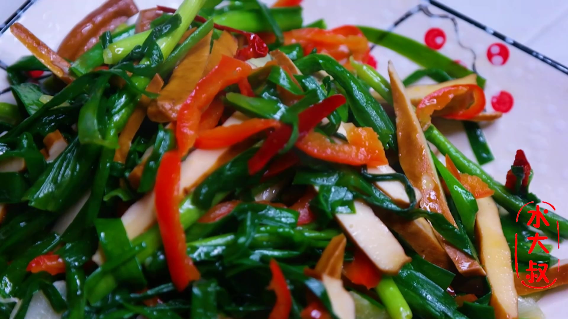 家常韭菜炒香干，做法简单，经济实惠，美味鲜嫩开胃下饭 - 哔哩哔哩