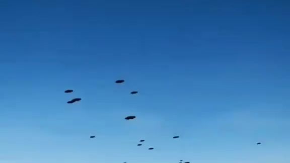 震惊！南极惊现大批飞船舰队，这是要进攻地球？