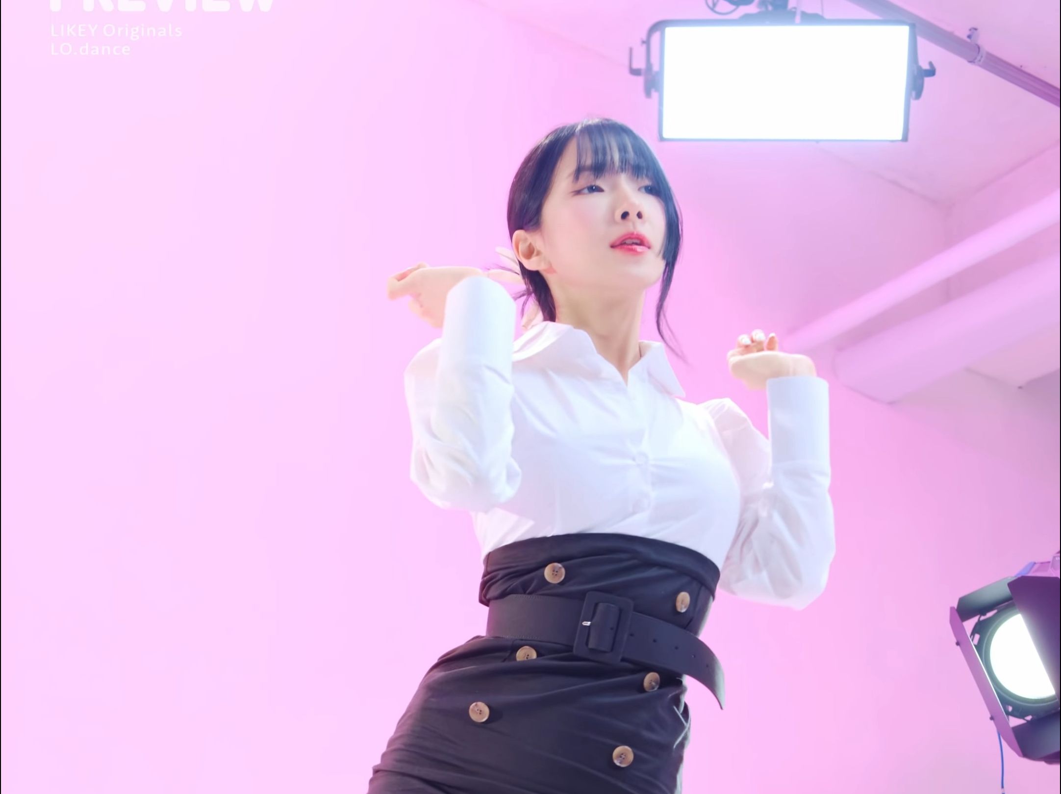 Seo Young, Excuse Me, Side View