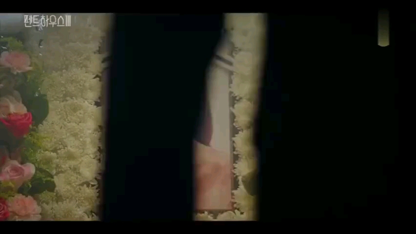 顶楼夏博士来吴允熙的灵堂露娜质问他有什么脸来这如果露娜知道夏博士